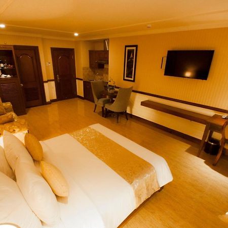 Central Hotel & Residences Swimming Pool Ho Şi Min Exterior foto