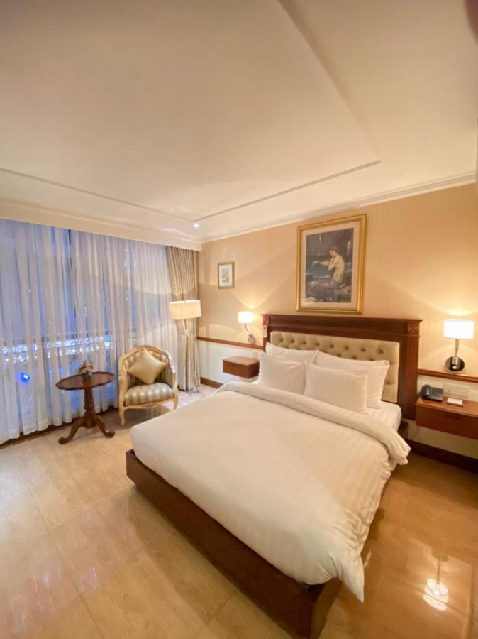 Central Hotel & Residences Swimming Pool Ho Şi Min Exterior foto